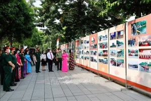 Photo exhibition highlights 45-year development of President Ho Chi Minh Mausoleum